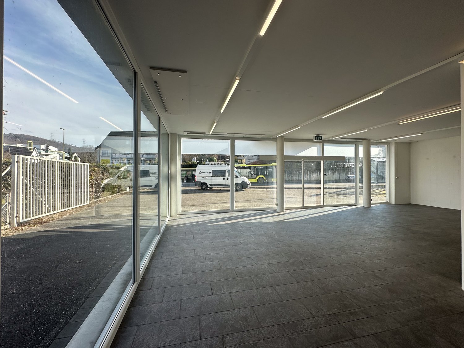 406m² commercial