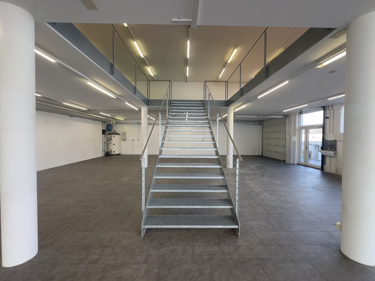 406m² commercial