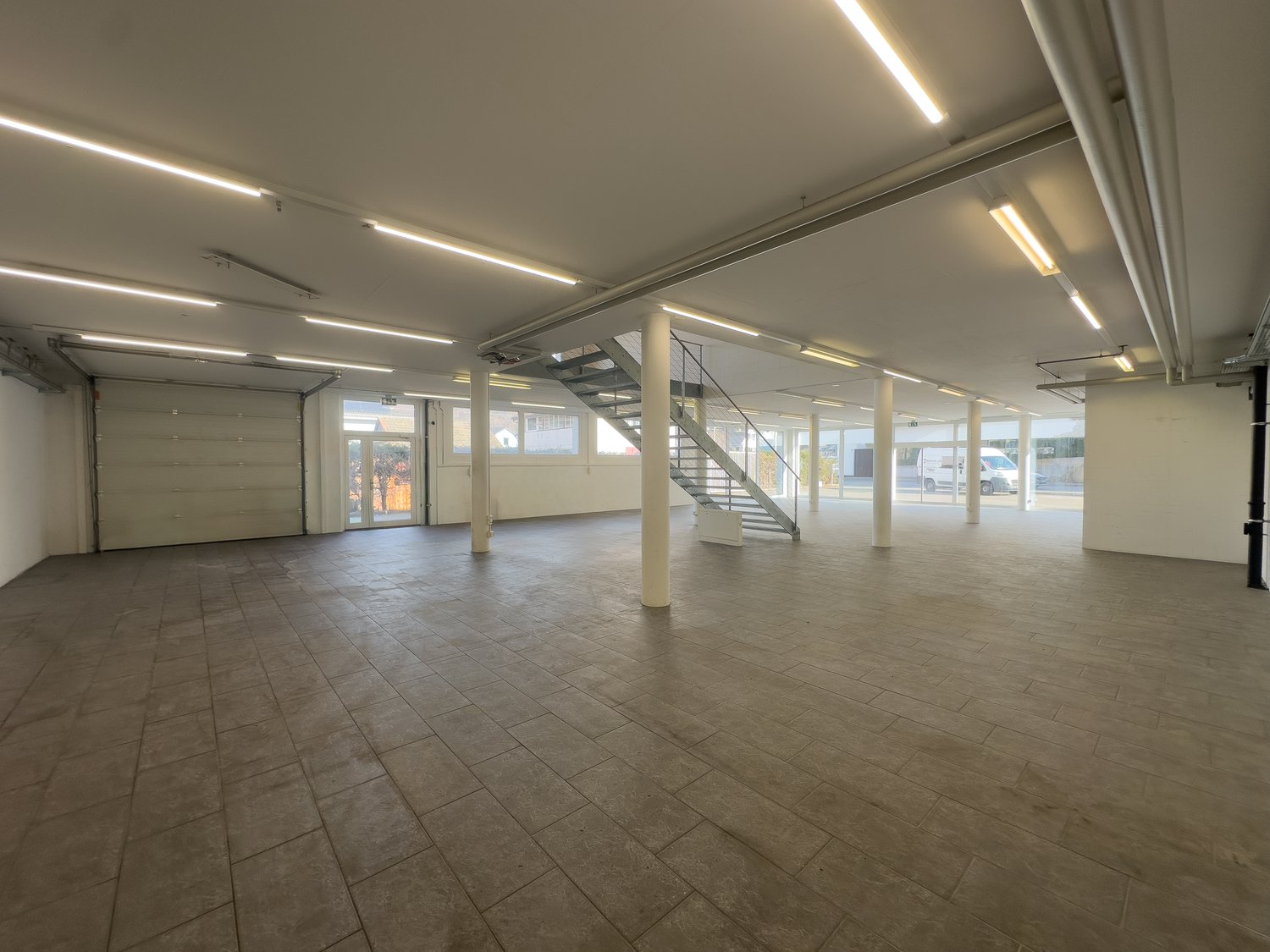 406m² commercial