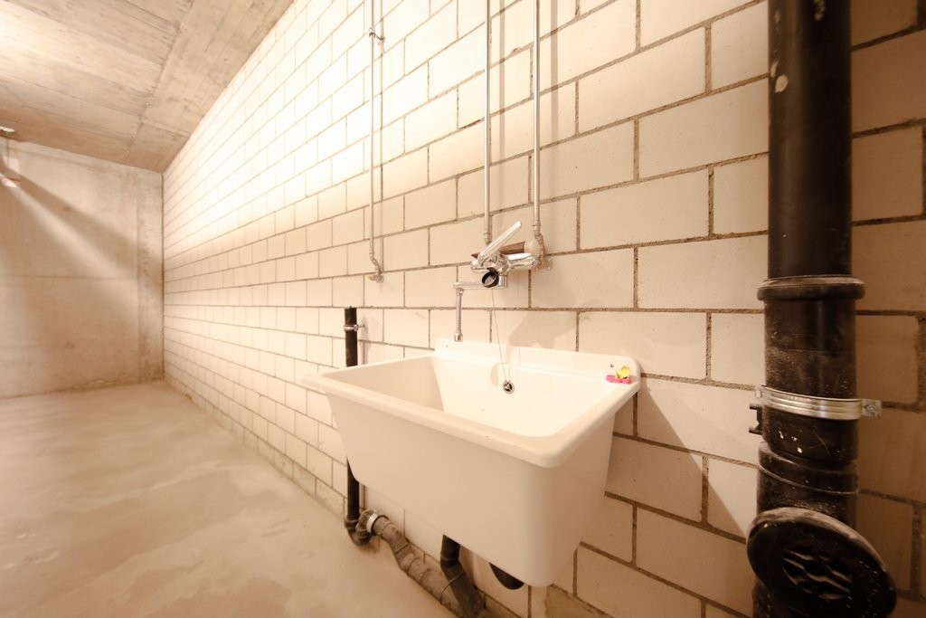 38m² storage room