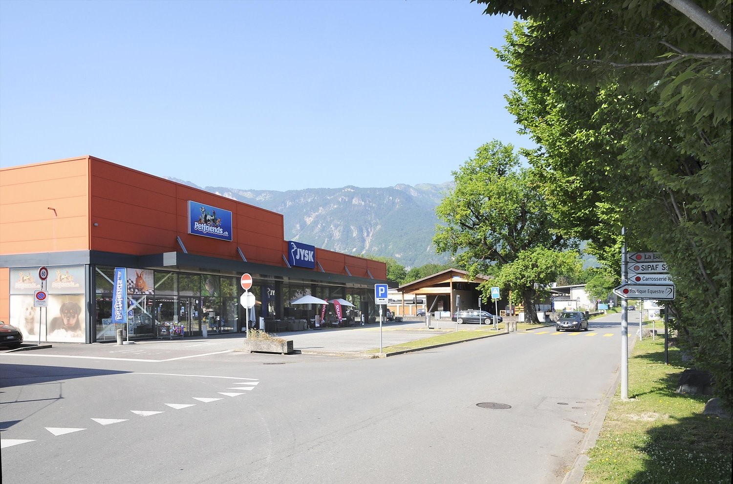 743m² shop, Foto 2 von 4