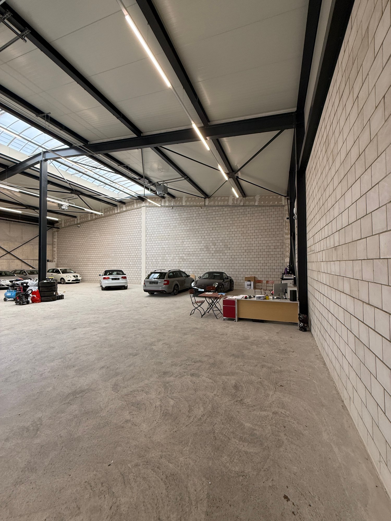 408m² industrial object