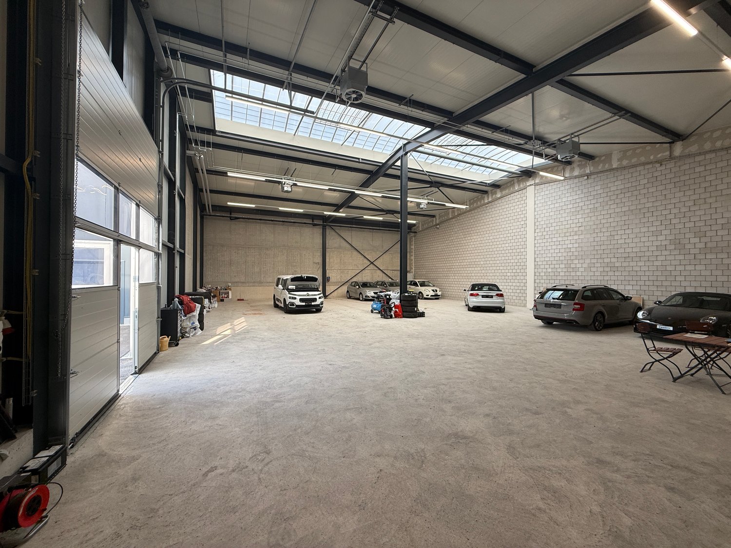 408m² industrial object