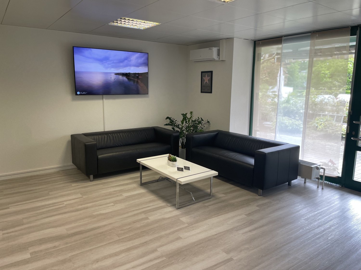 112m² shop