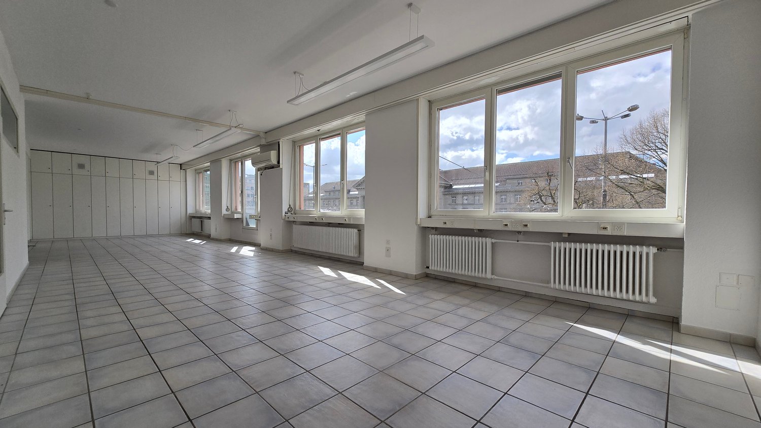 170m² office, photo 1 sur 10