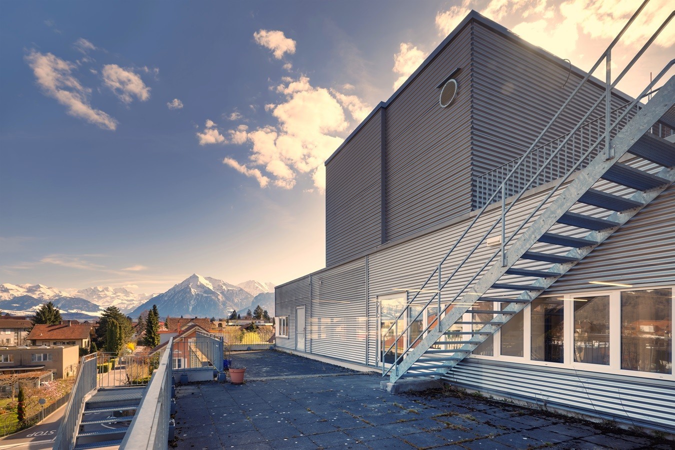 590m² commercial