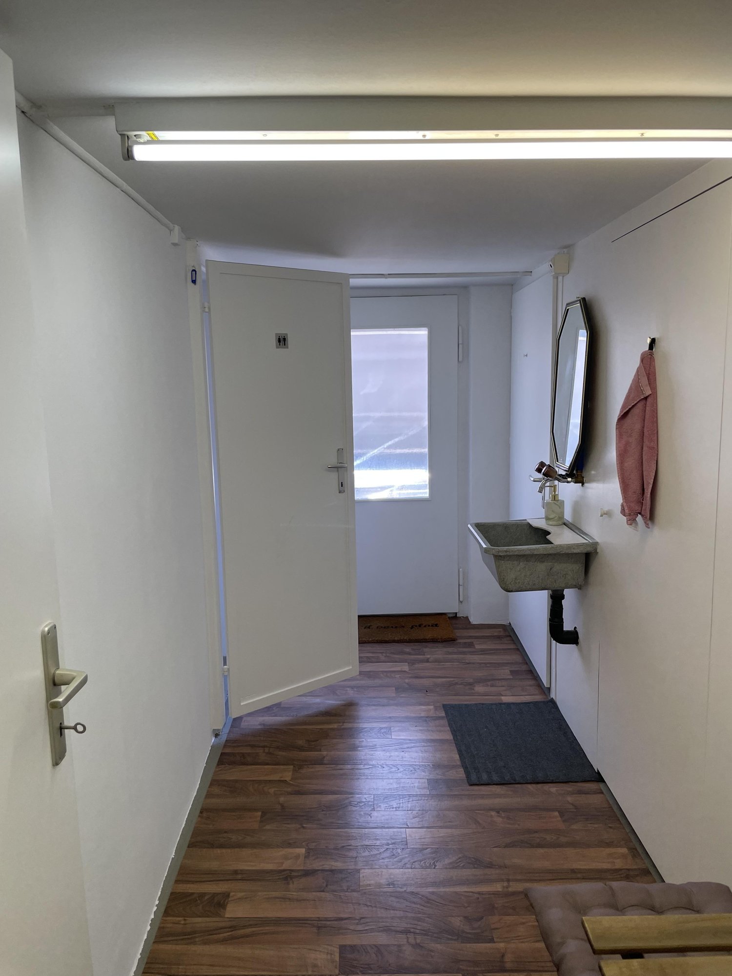 41m² shop