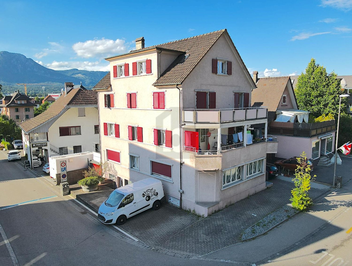 17 rooms multi family house