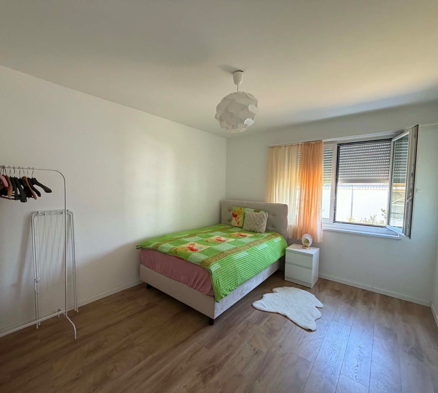 Zimmer in einer Wohngemeinschaft, Foto 2 von 2