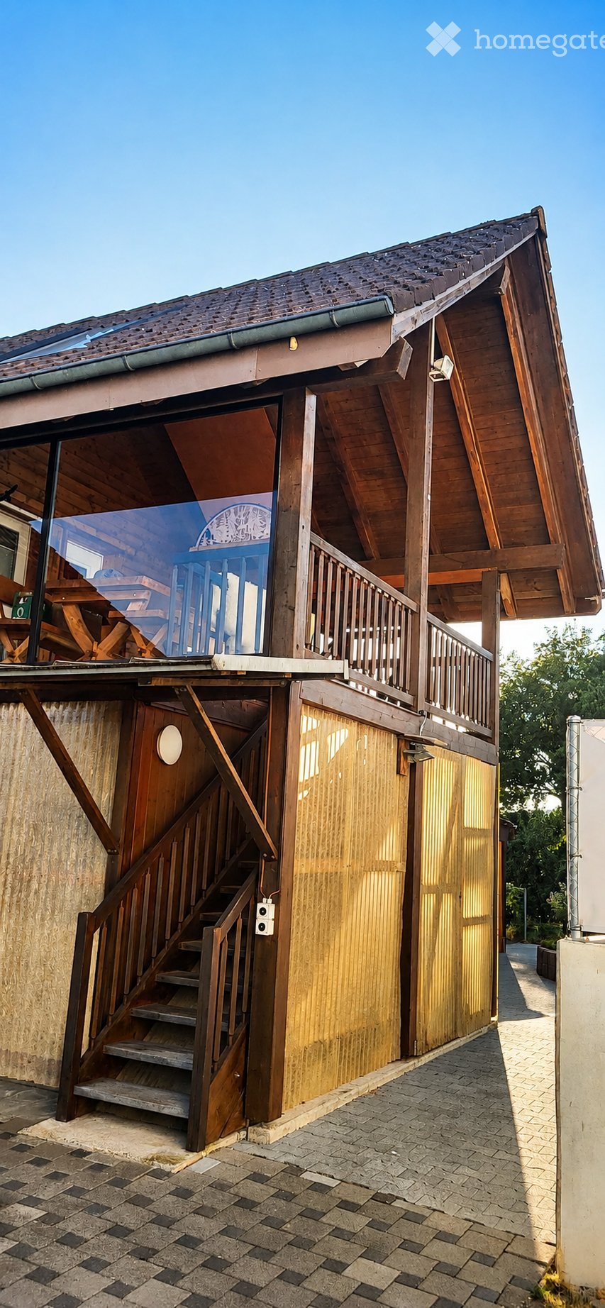 Appartement de 4 ½ pièces

Je loue, immédiatement ou à convenir, un charmant appartement mansardé au 2ème étage avec entrée indépendante. L'appartement séduit par son emplacement calme et une ambiance de vie agréable, idéale pour les couples ou les personnes seules qui accordent de l'importance à l'