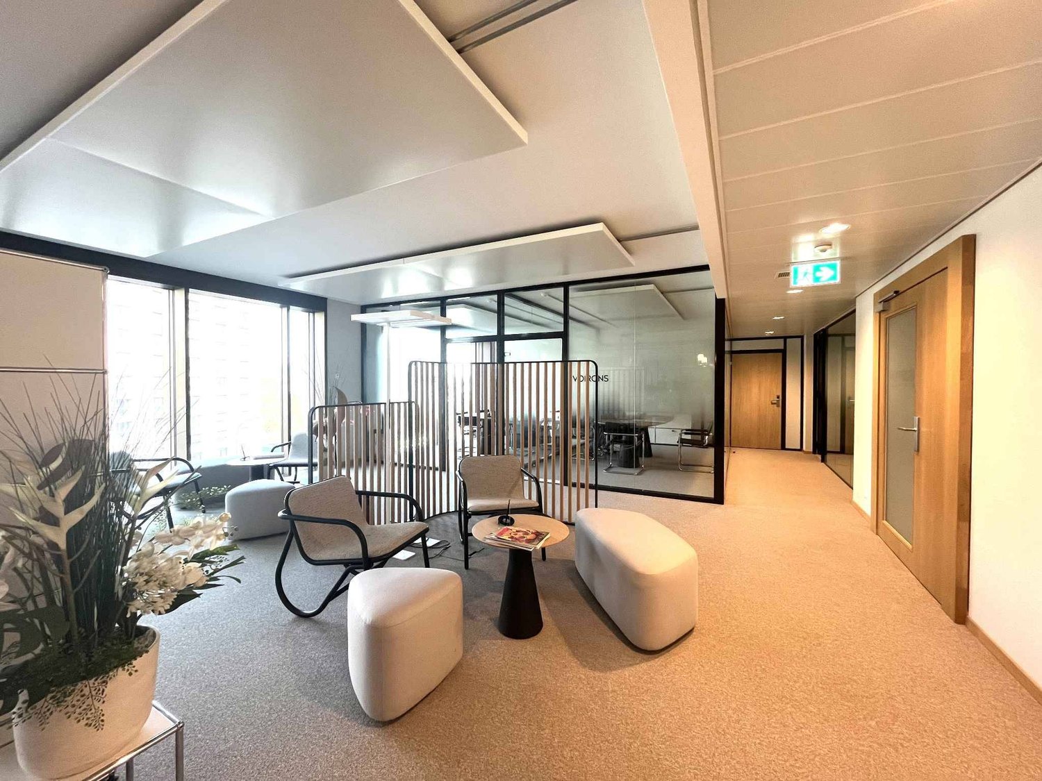 300m² Büro, Foto 1 von 10