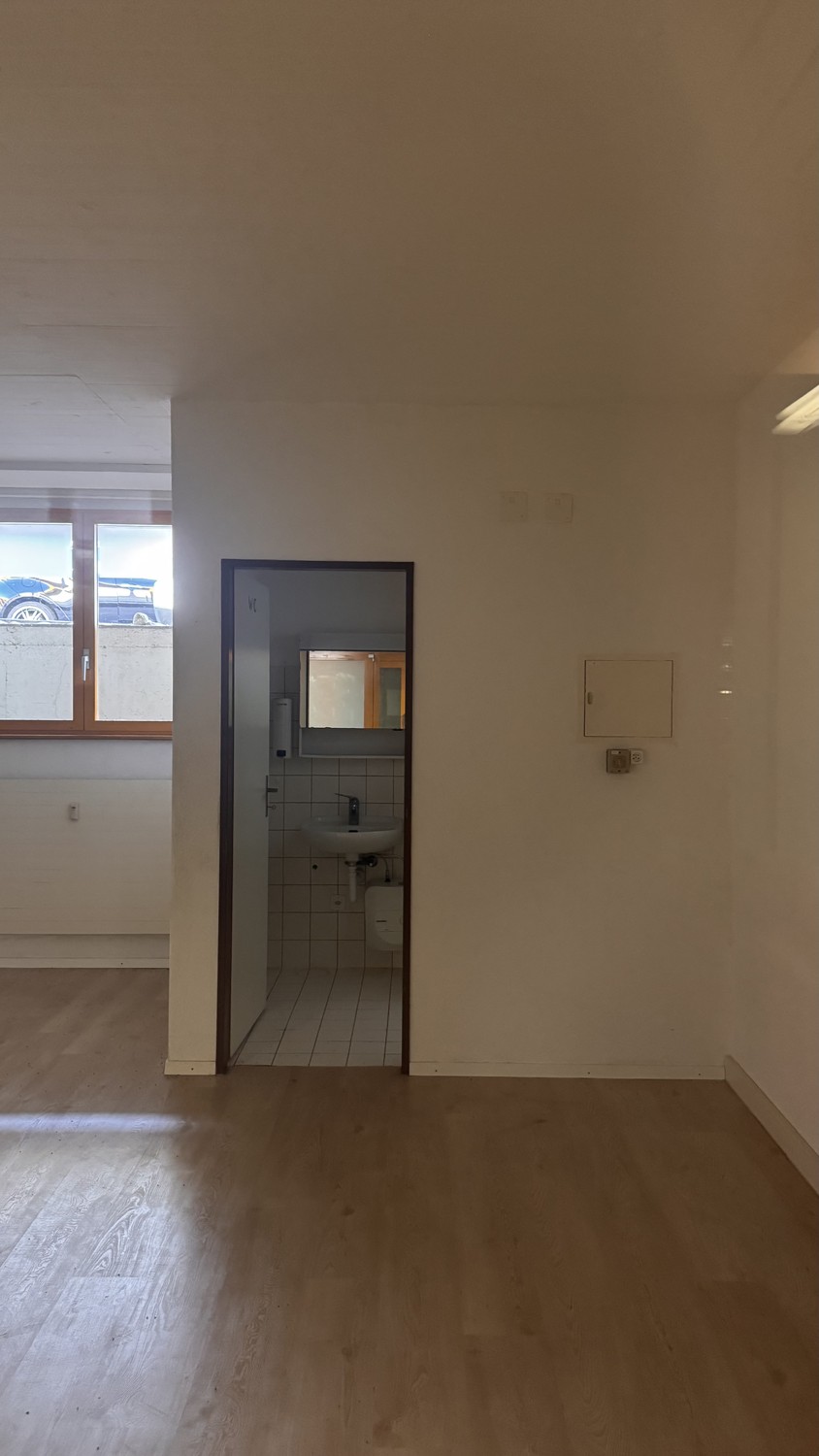 Commercial, Foto 2 von 4