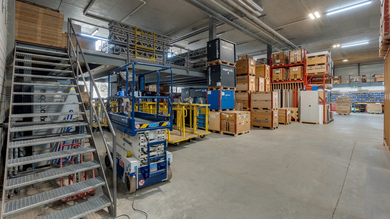 11000m² commercial