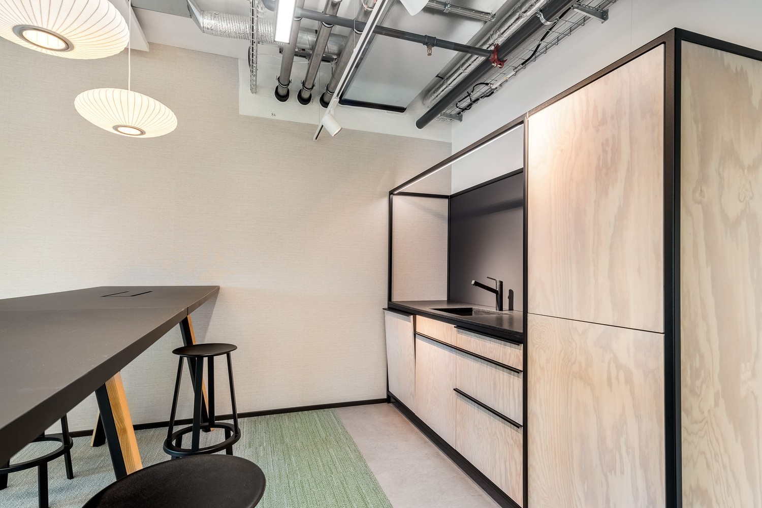 211m² office