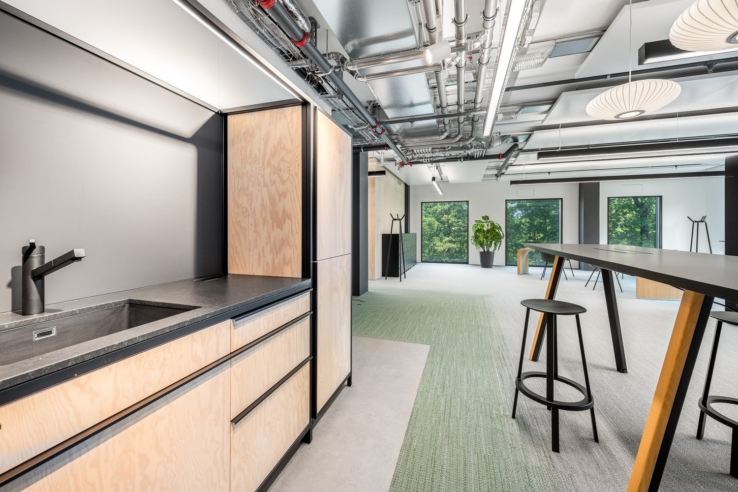 211m² office