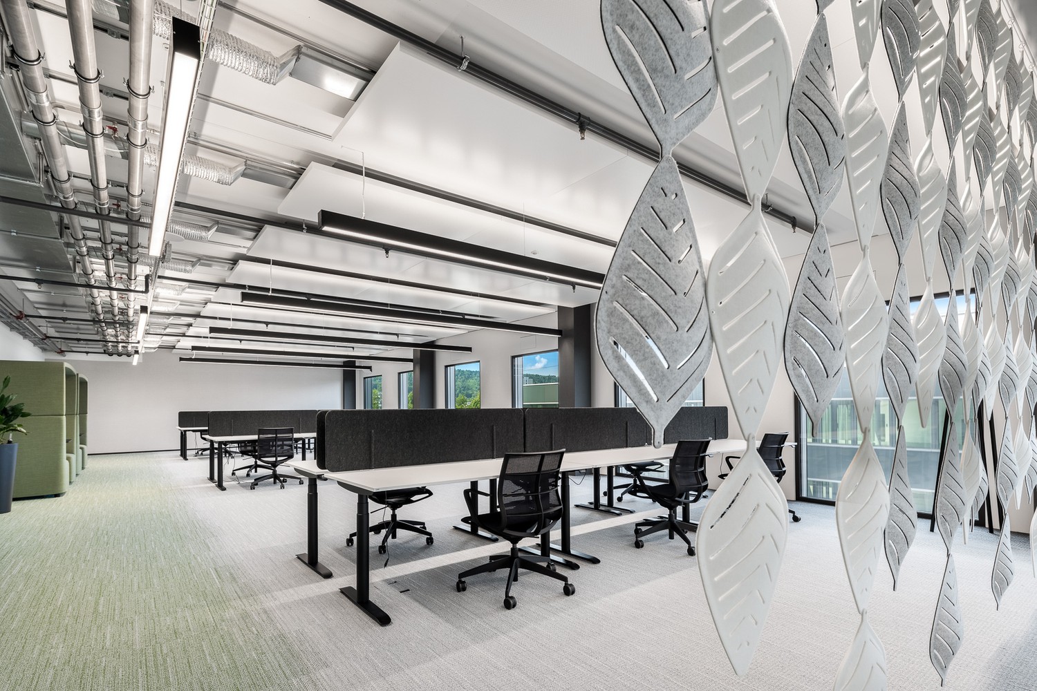 211m² office