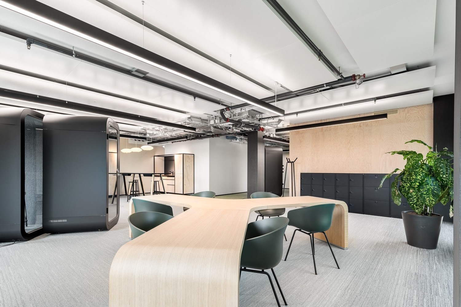 211m² office