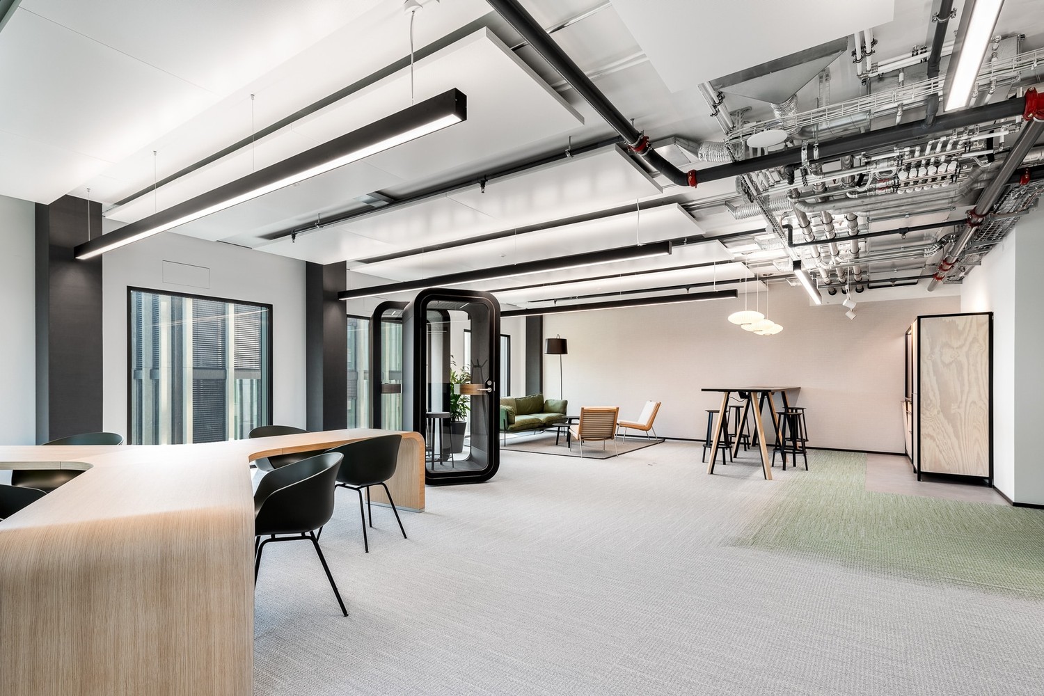 211m² office