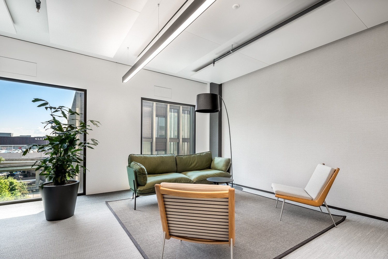 211m² office
