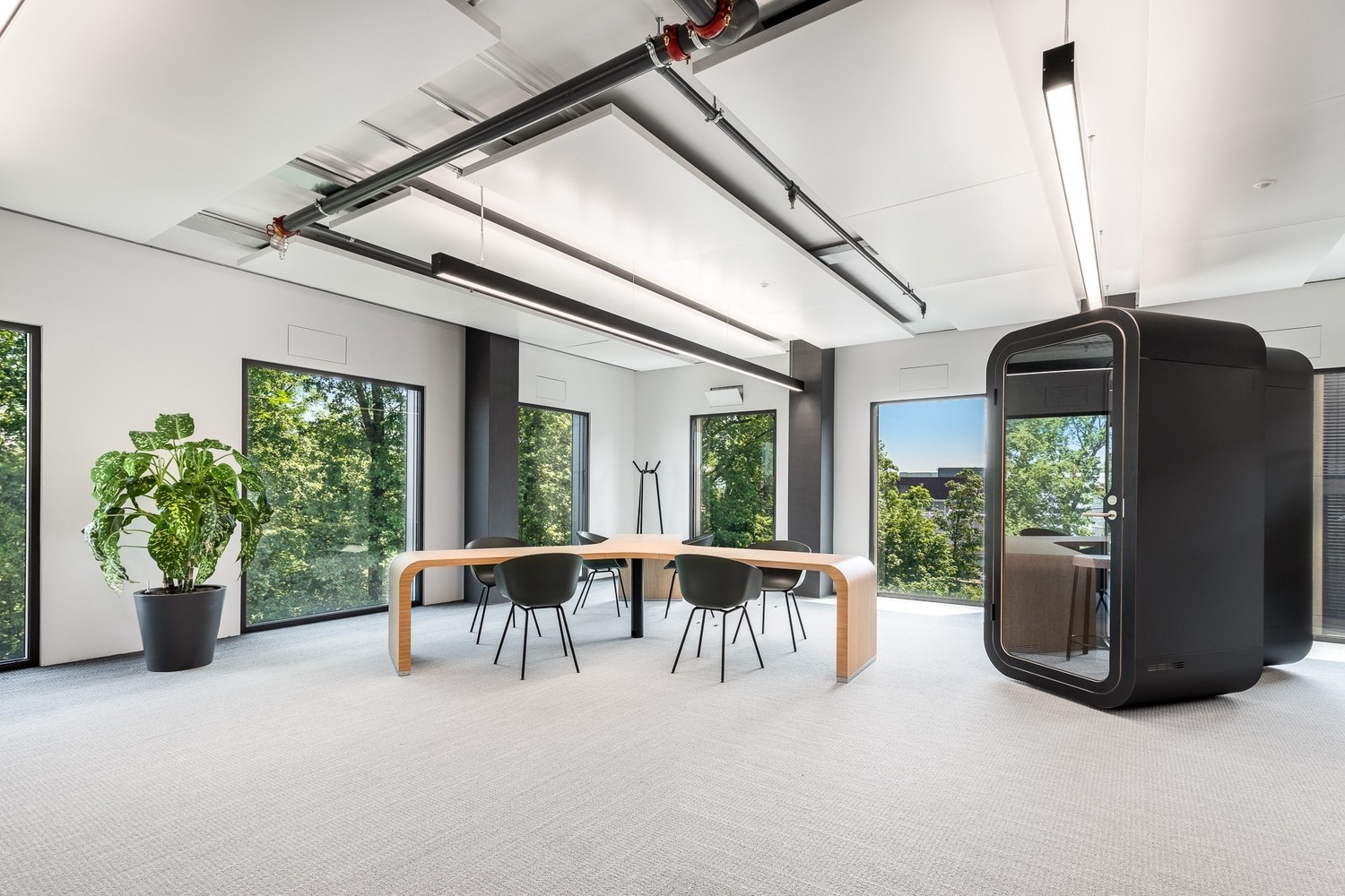 211m² office
