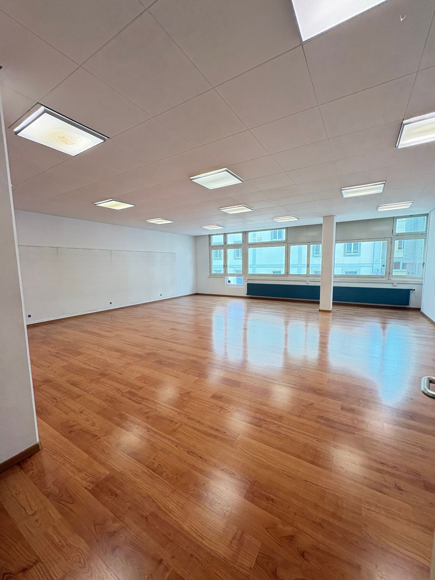 402m² commercial