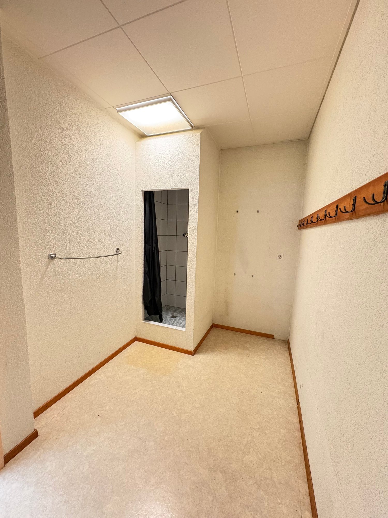 402m² commercial