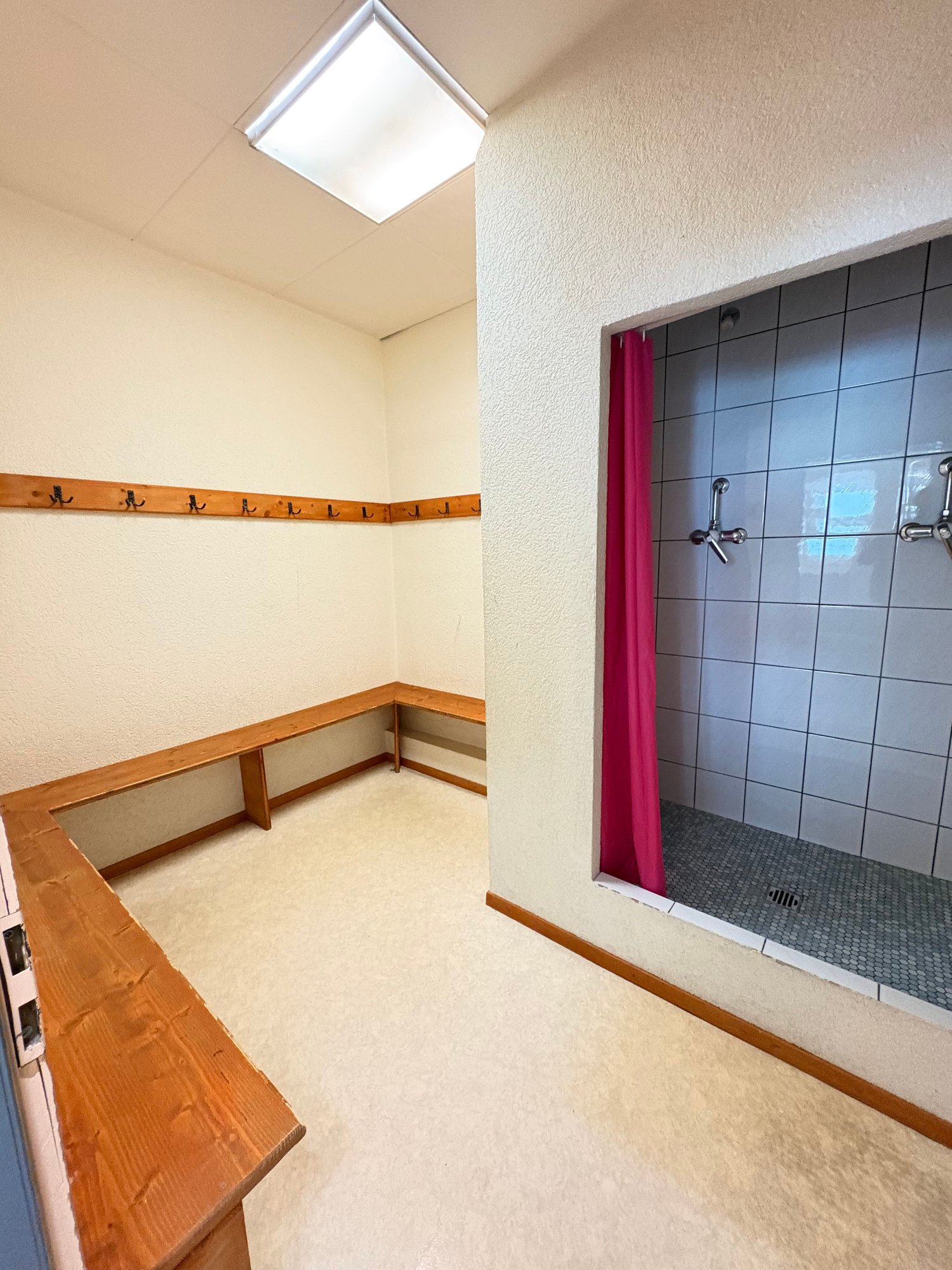 402m² commercial