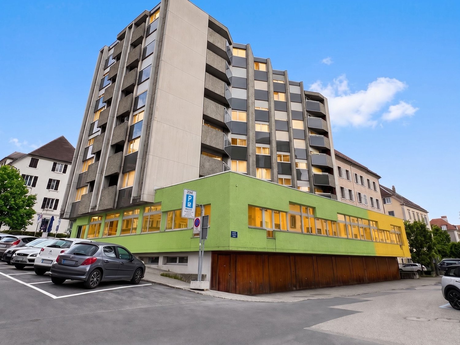 402m² commercial