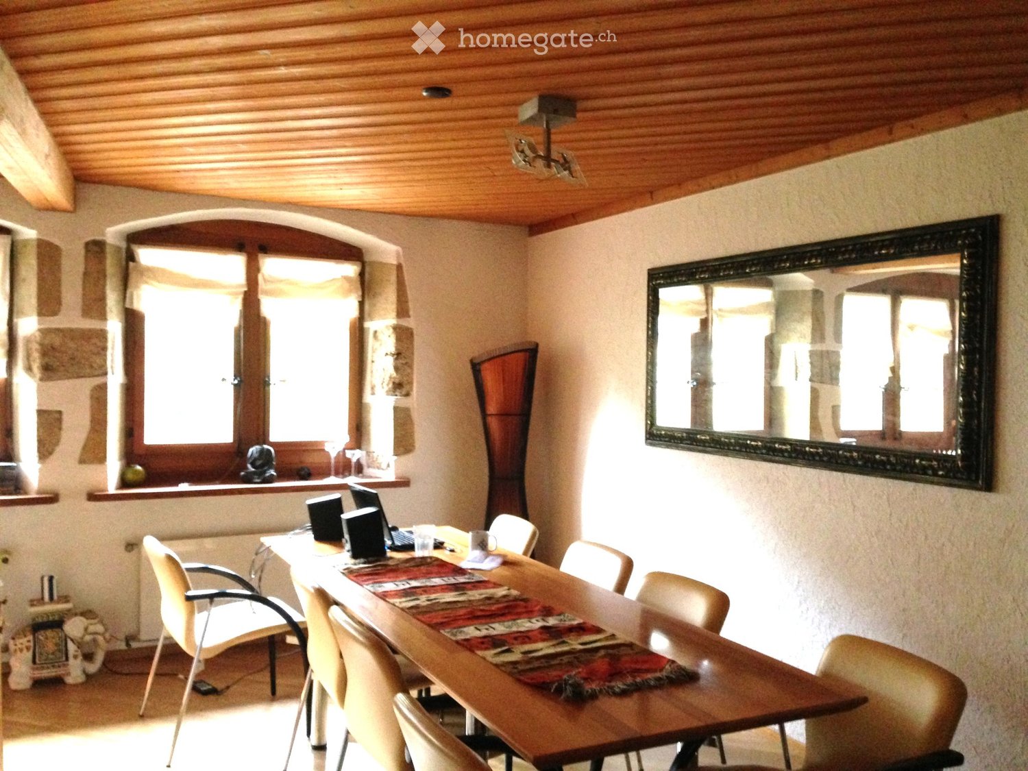 3 pièces appartement
à louer à partir du 1.9. ou 1.10.2026
appartement avec beaucoup de charme au 1er étage
2 chambres et un grand salon,
salle de bain avec baignoire, 1 balcon
loyer CHF 1'420.00 plus 260.00 charges
une place de parc est disponible
Note: Since the original text already included th