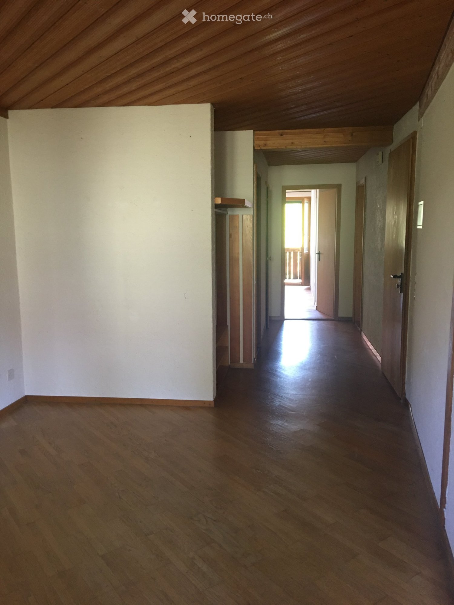 3 pièces appartement
à louer à partir du 1.9. ou 1.10.2026
appartement avec beaucoup de charme au 1er étage
2 chambres et un grand salon,
salle de bain avec baignoire, 1 balcon
loyer CHF 1'420.00 plus 260.00 charges
une place de parc est disponible
Note: Since the original text already included th