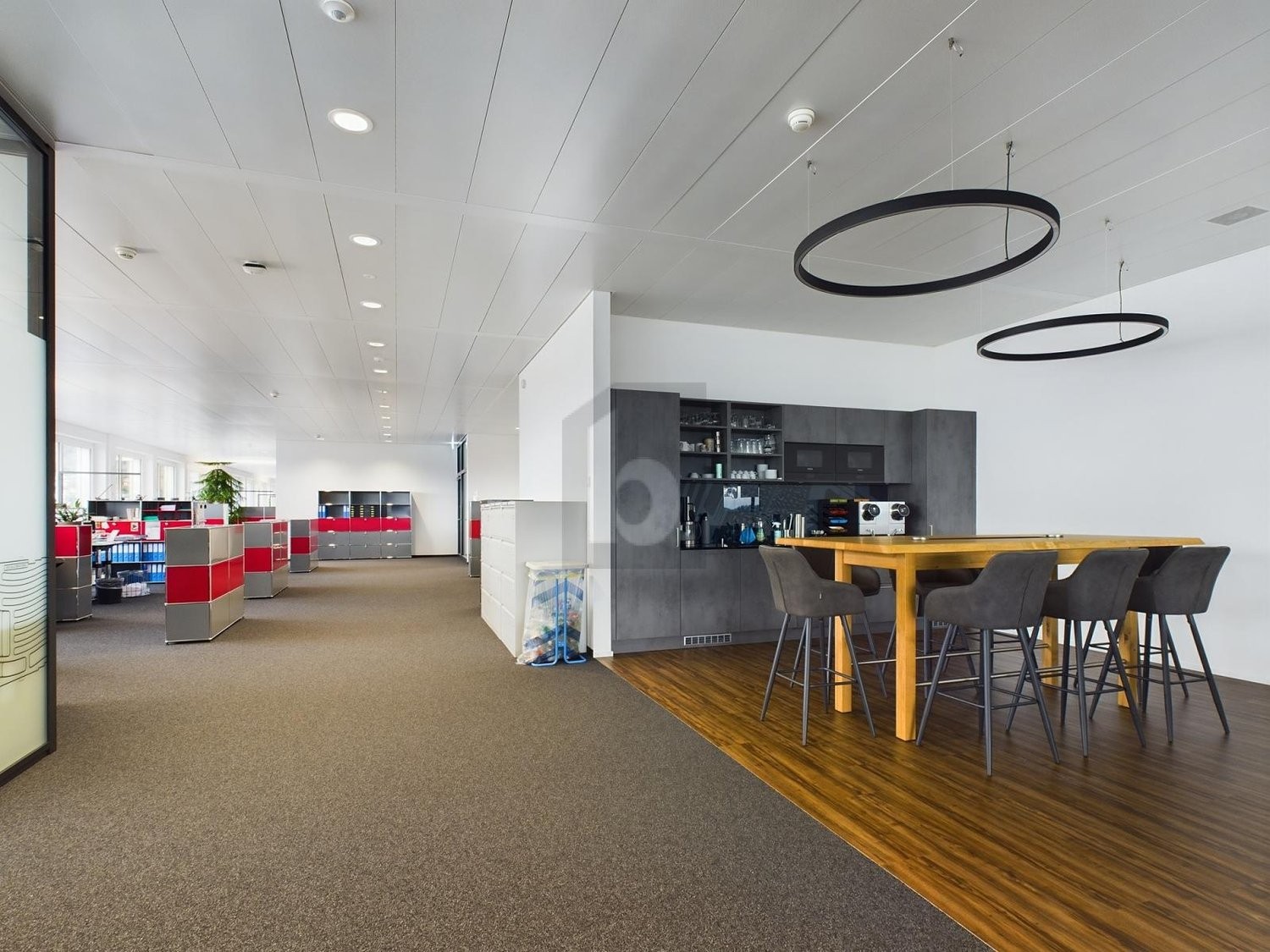 186m² office