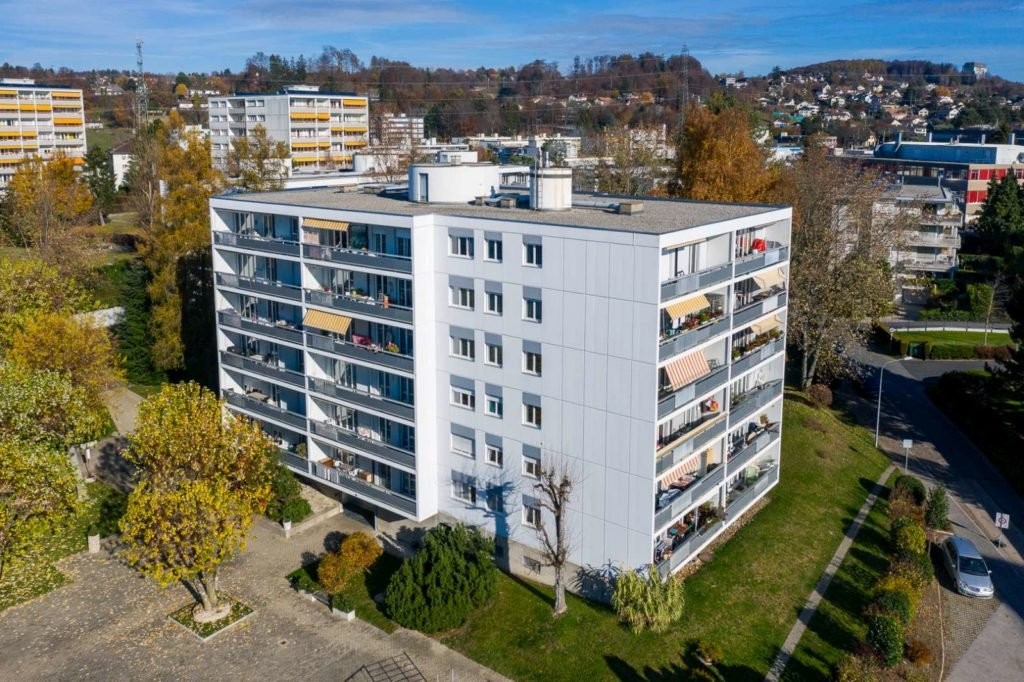 3-Zimmer-Wohnung
Gebäude in einem ruhigen und grünen Familienquartier in der Nähe von Geschäften, Schulen sowie öffentlichen Verkehrsmitteln und Autobahnanschluss.
Ideal für eine Familie oder eine Wohngemeinschaft für Studierende.
Diese Wohnung verteilt sich wie folgt:
- Eingangshalle ;
- Ausges, Foto 1 von 2