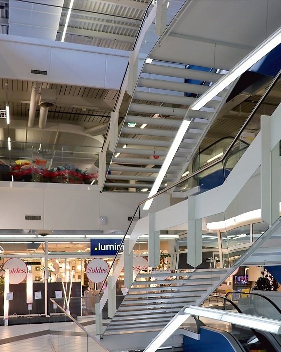 350m² shop