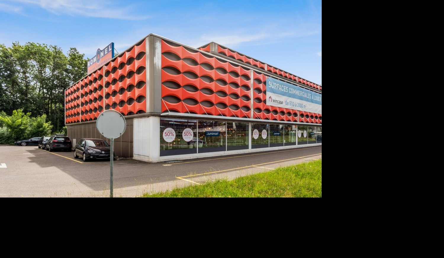 350m² shop