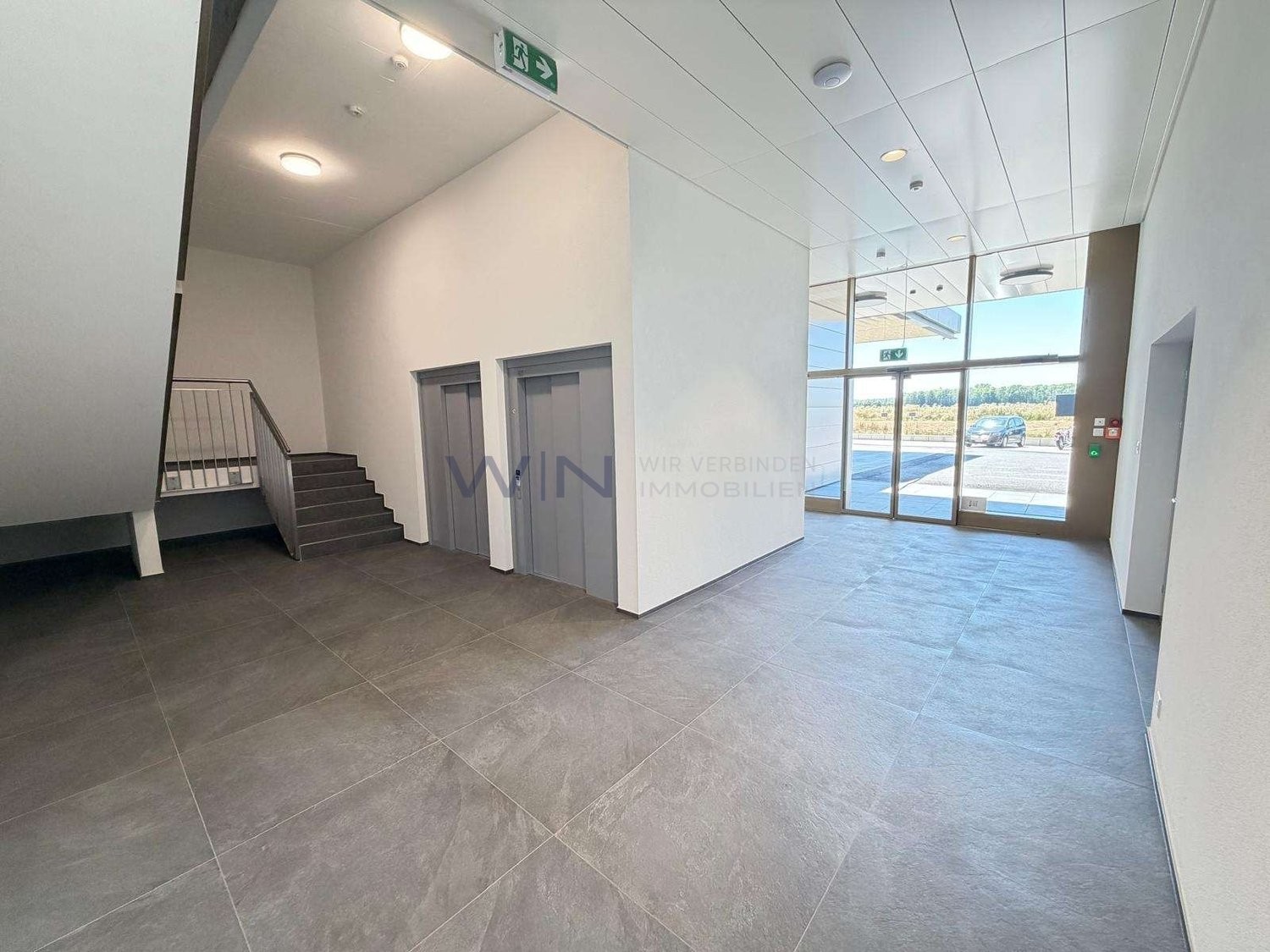 1100m² office