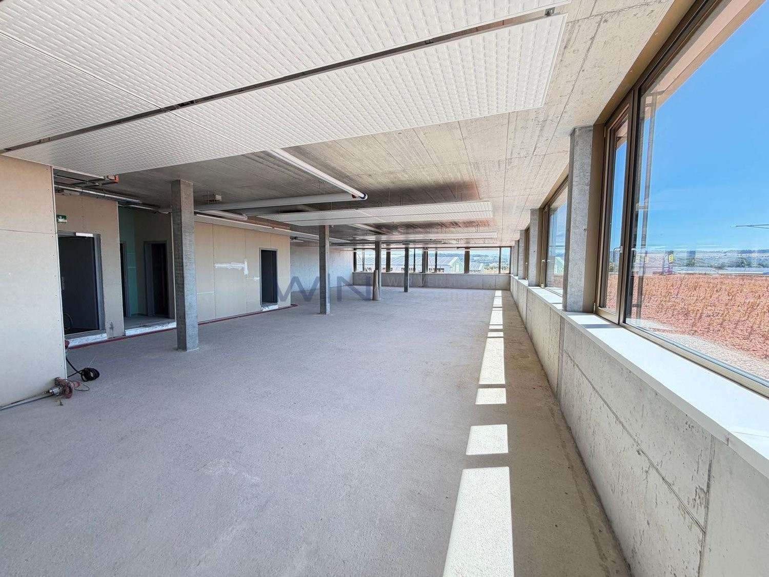 1100m² office