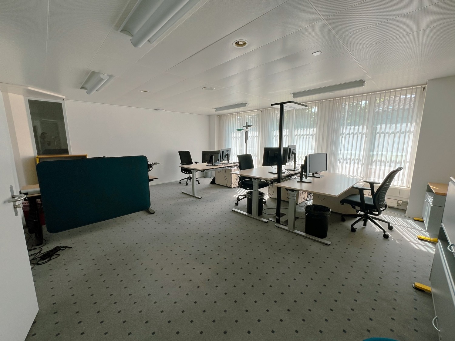 1817m² office
