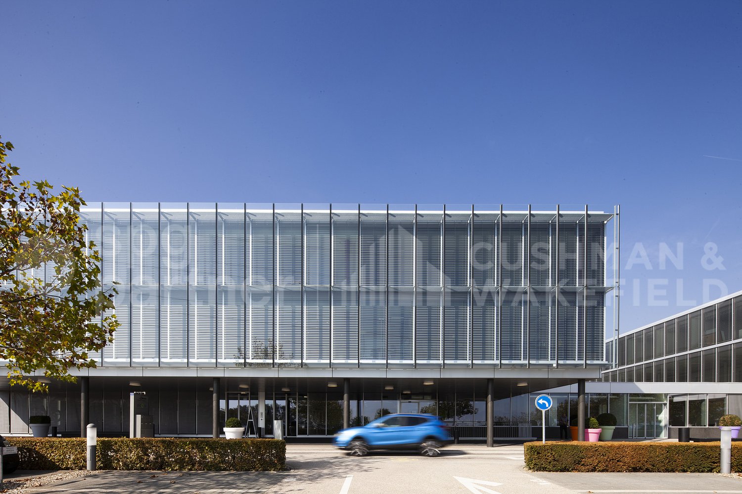 300m² office