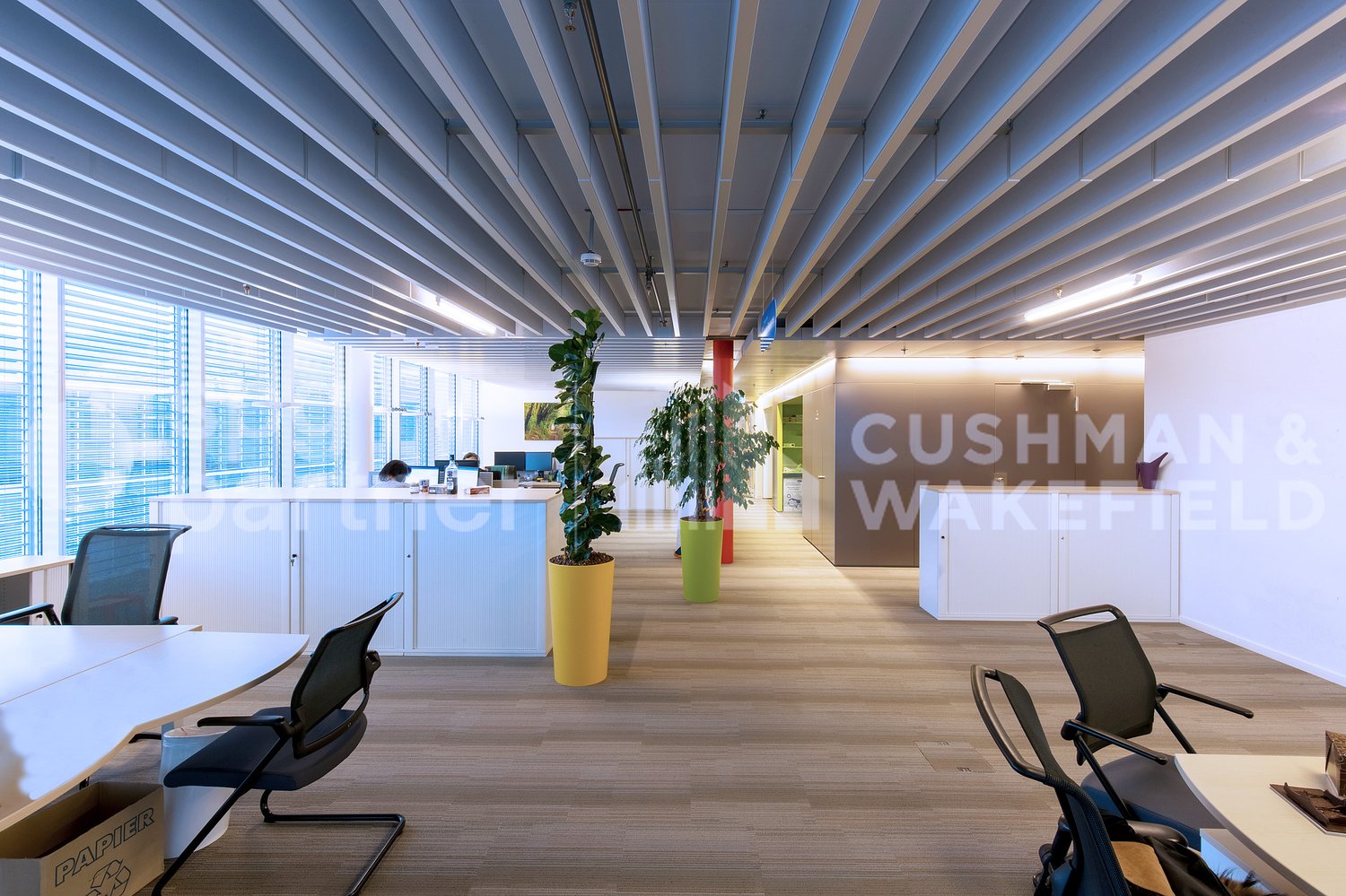 300m² office