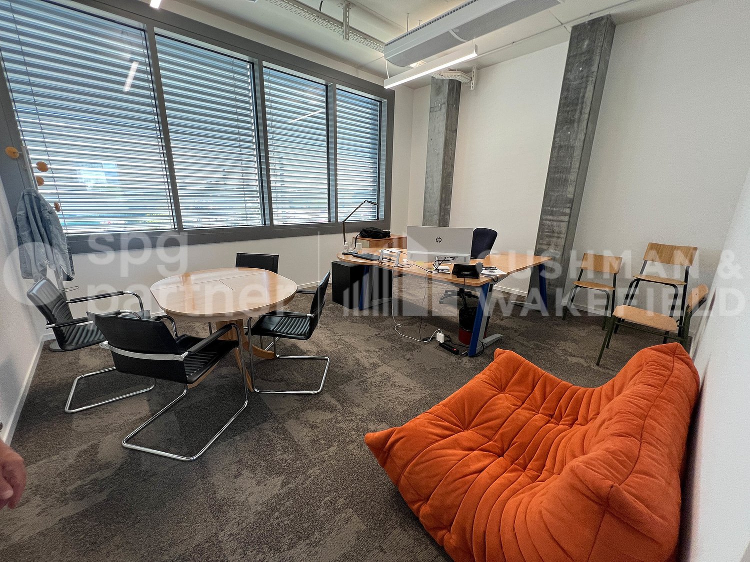 298m² office, Foto 3 von 10