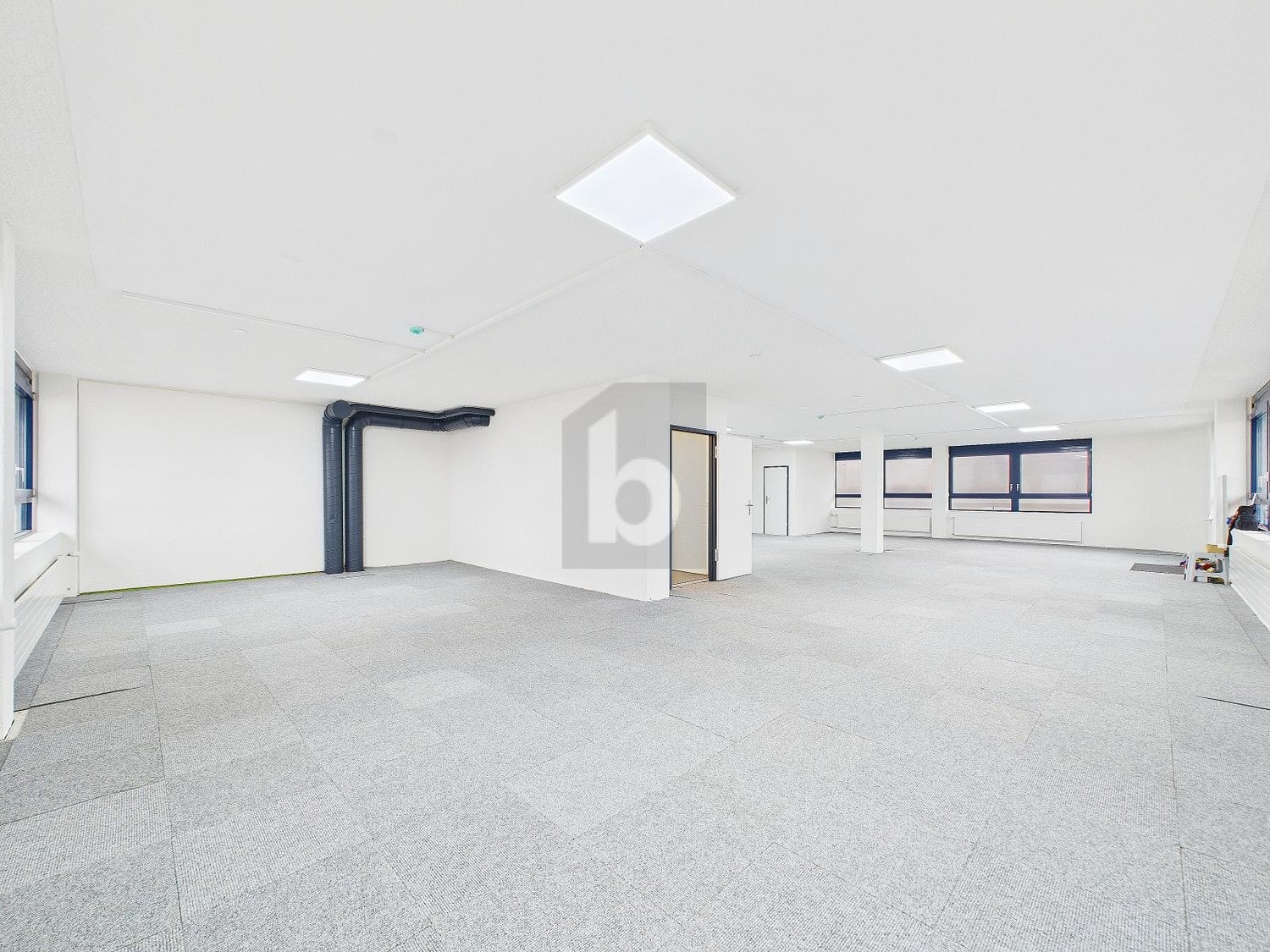 158m² shop, Foto 2 von 4