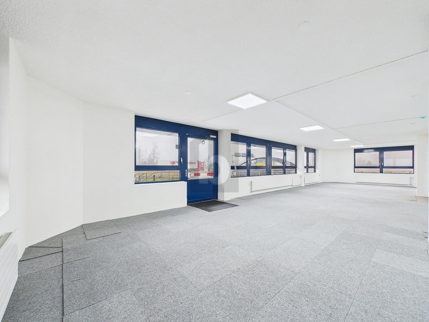 158m² shop, Foto 1 von 4