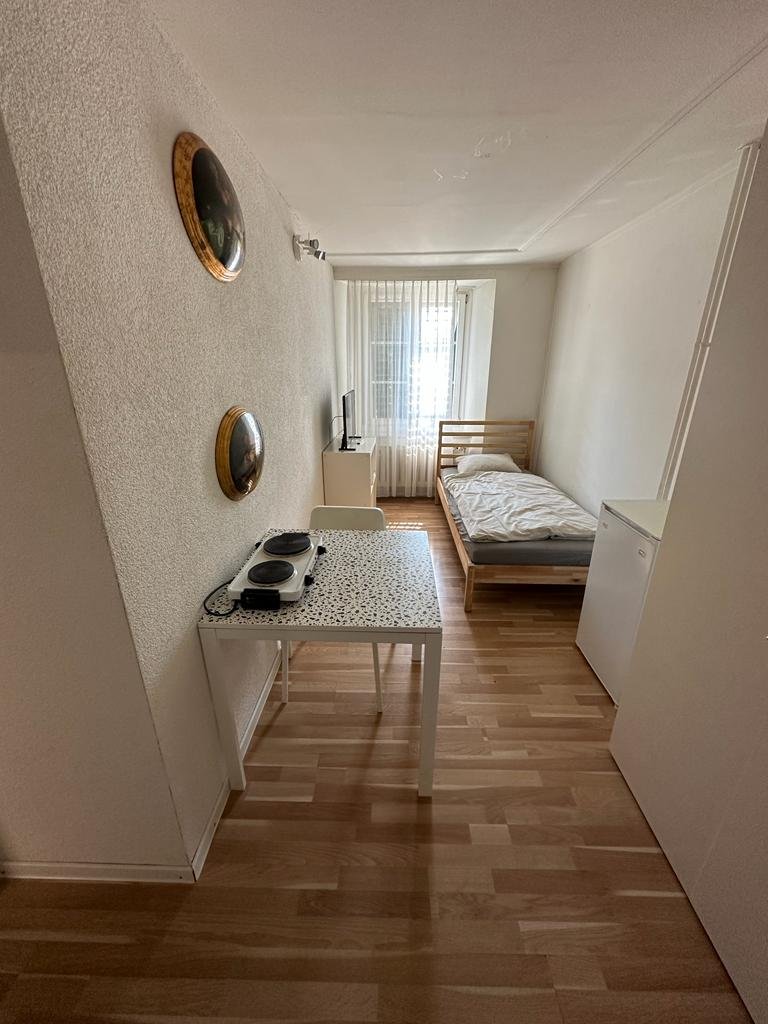1 room single room, Foto 3 von 6