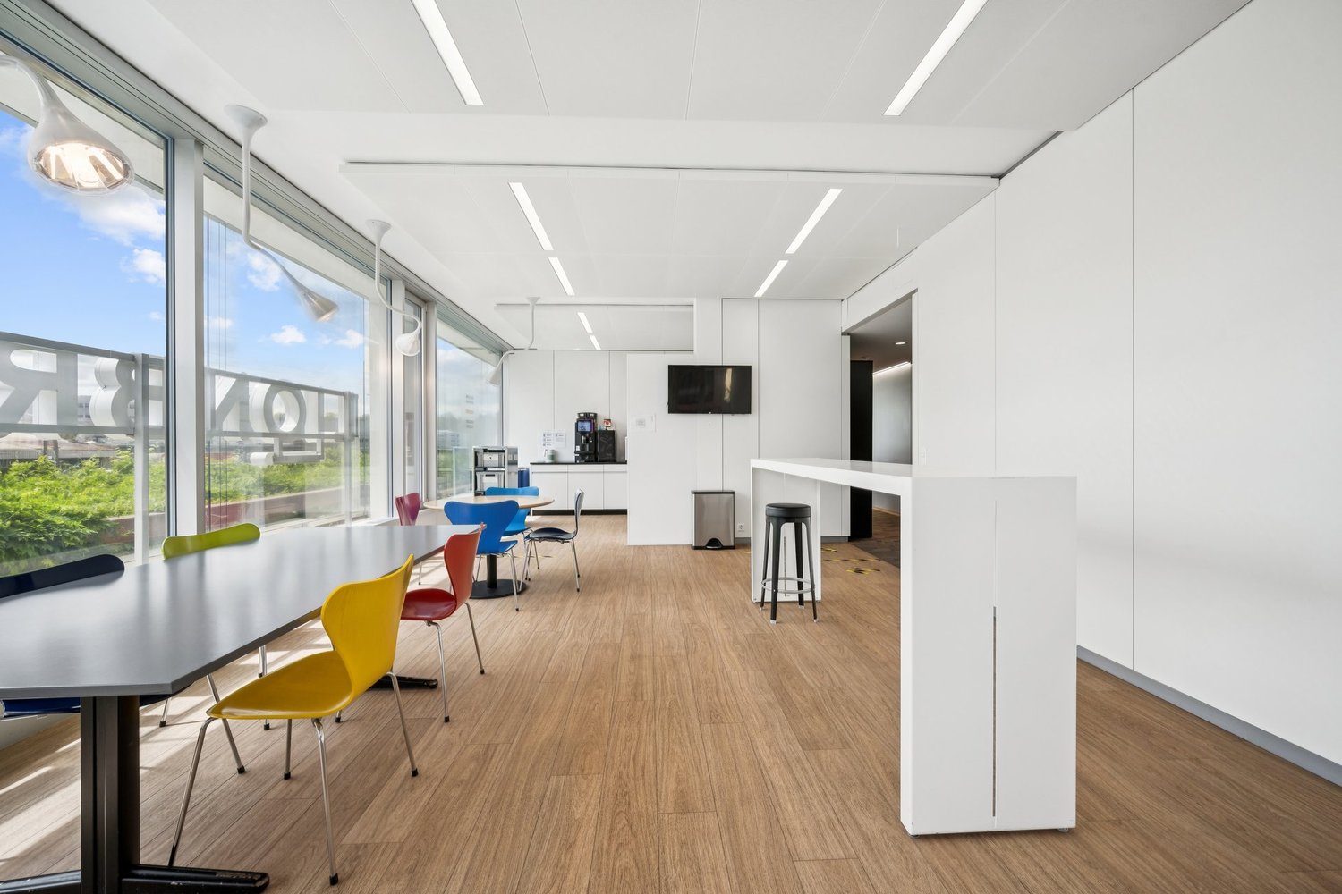802m² office