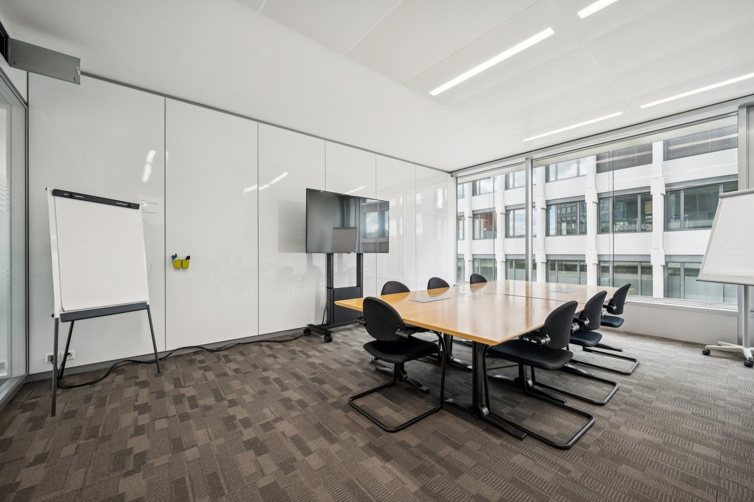 802m² office