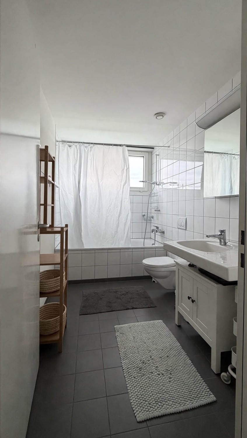Zimmer in einer WG
Bevorzugt eine Frau 👩🏼 – wir suchen eine weibliche Mitbewohnerin, um die WG gemischt zu halten.
Suchen Sie einen neuen Ort, den Sie Ihr Zuhause nennen können? 🏡
Die Wohnung befindet sich in Oerlikon, in einer tollen und praktischen Lage, etwa 8 Minuten vom Bahnhof Oerlikon e, Foto 10 von 10