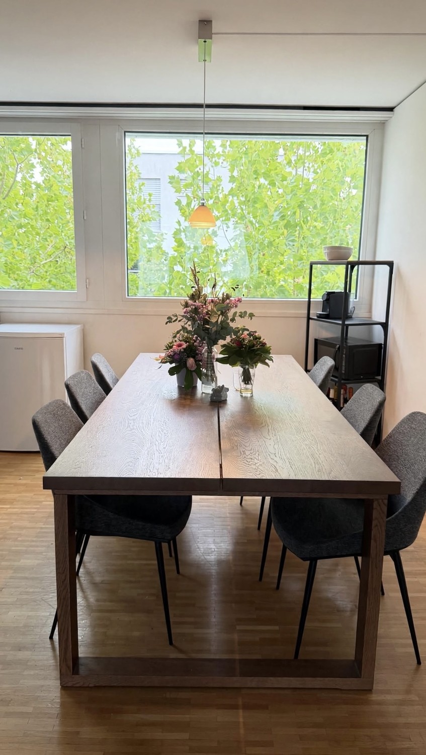 Zimmer in einer WG
Bevorzugt eine Frau 👩🏼 – wir suchen eine weibliche Mitbewohnerin, um die WG gemischt zu halten.
Suchen Sie einen neuen Ort, den Sie Ihr Zuhause nennen können? 🏡
Die Wohnung befindet sich in Oerlikon, in einer tollen und praktischen Lage, etwa 8 Minuten vom Bahnhof Oerlikon e, Foto 4 von 10
