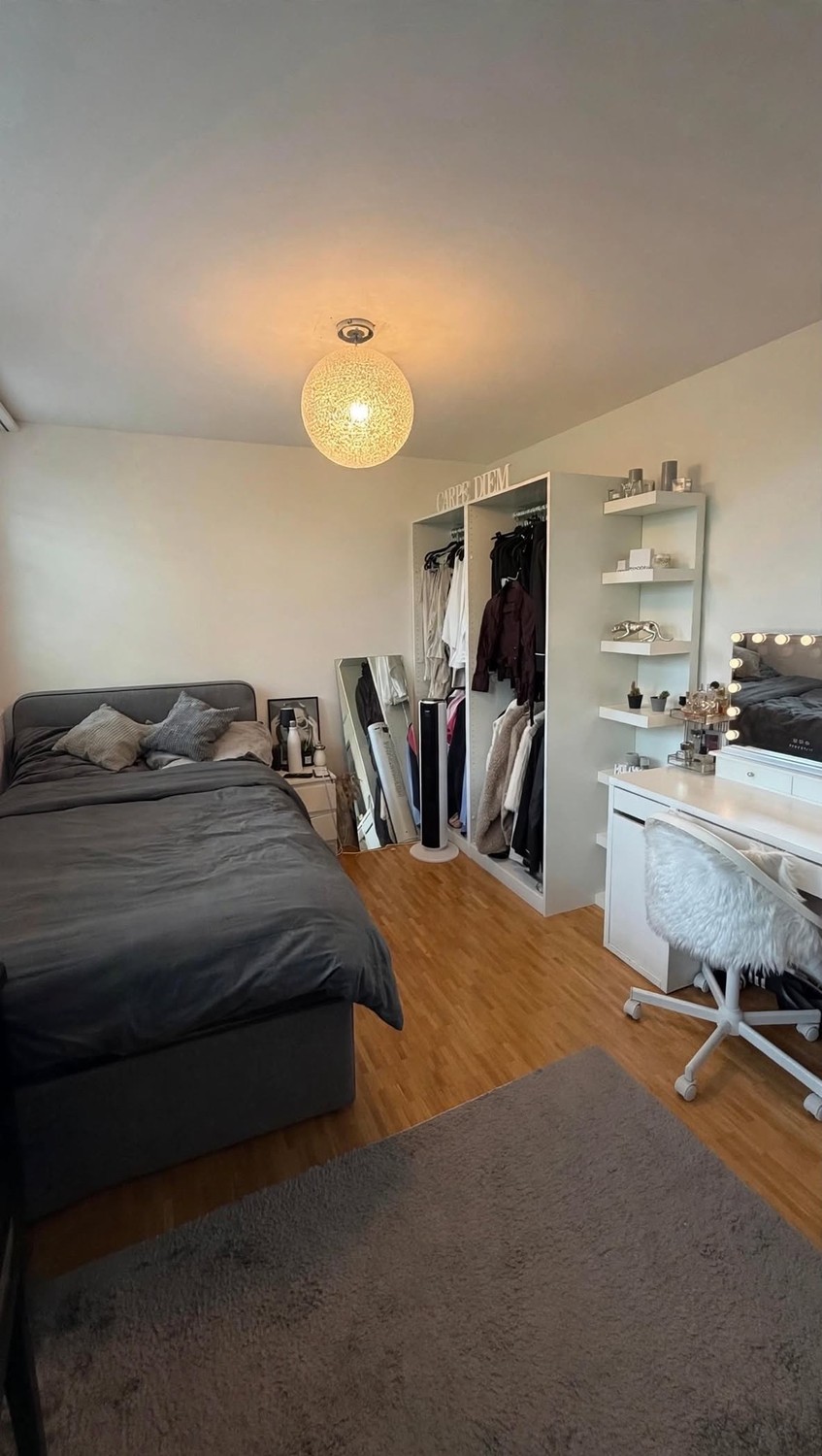 Zimmer in einer WG
Bevorzugt eine Frau 👩🏼 – wir suchen eine weibliche Mitbewohnerin, um die WG gemischt zu halten.
Suchen Sie einen neuen Ort, den Sie Ihr Zuhause nennen können? 🏡
Die Wohnung befindet sich in Oerlikon, in einer tollen und praktischen Lage, etwa 8 Minuten vom Bahnhof Oerlikon e, Foto 6 von 10