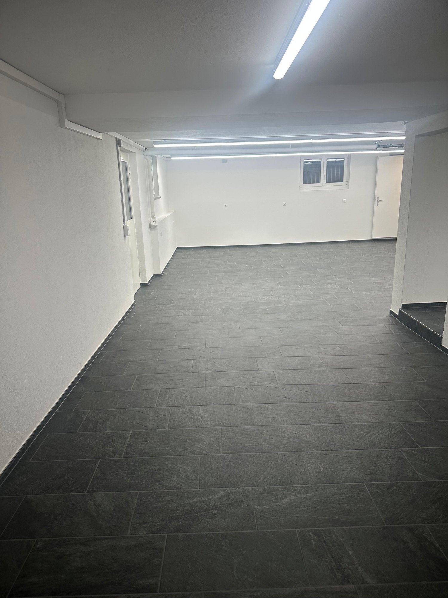 100m² commercial