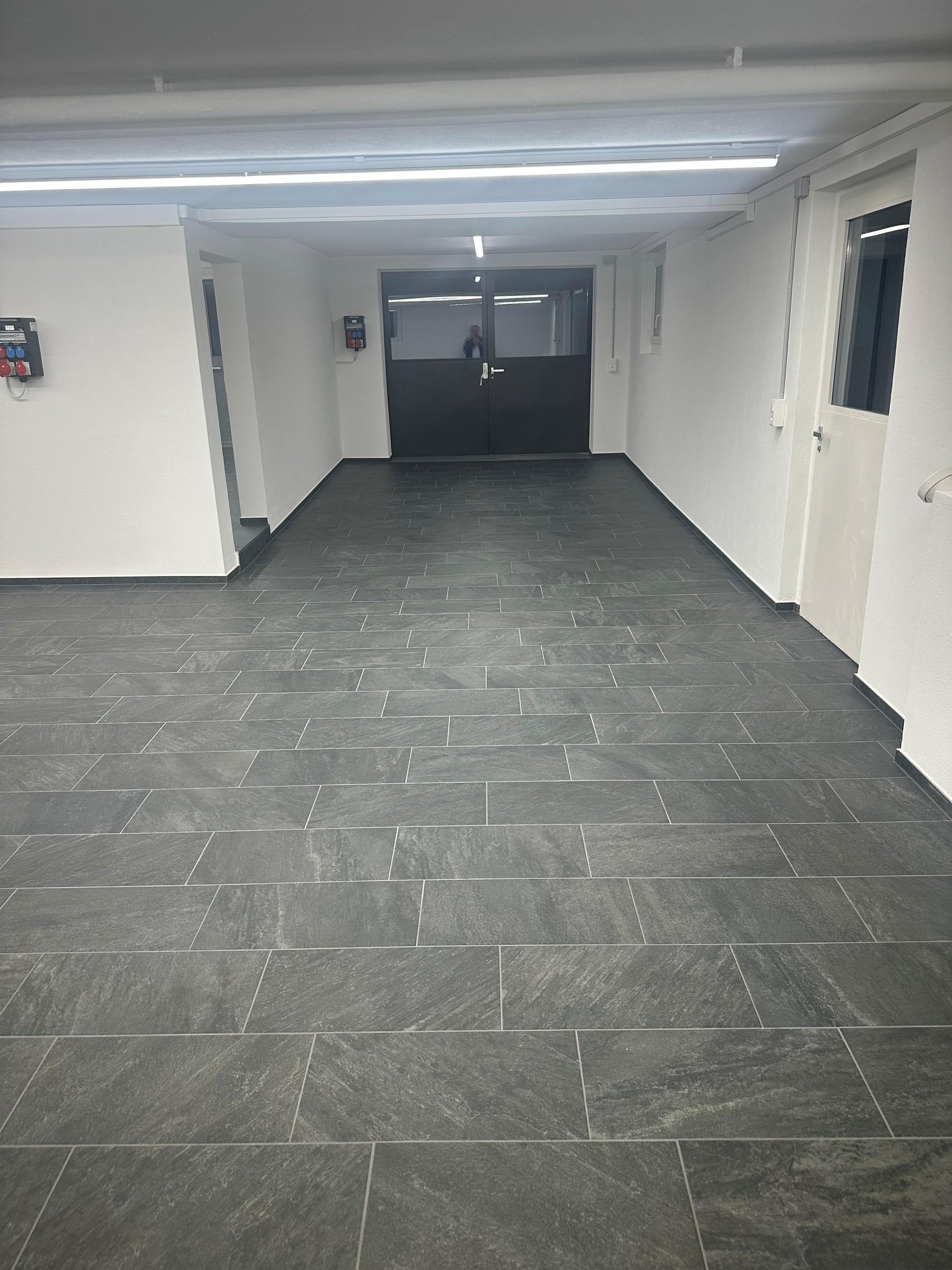 100m² commercial